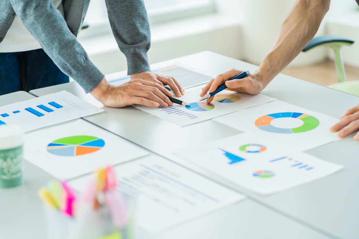 ミーティング中の2人