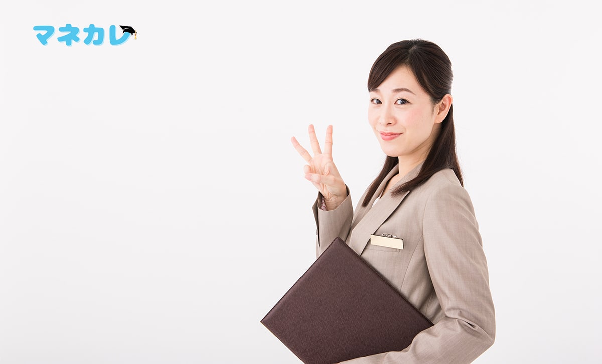 スリーピースをするIFA