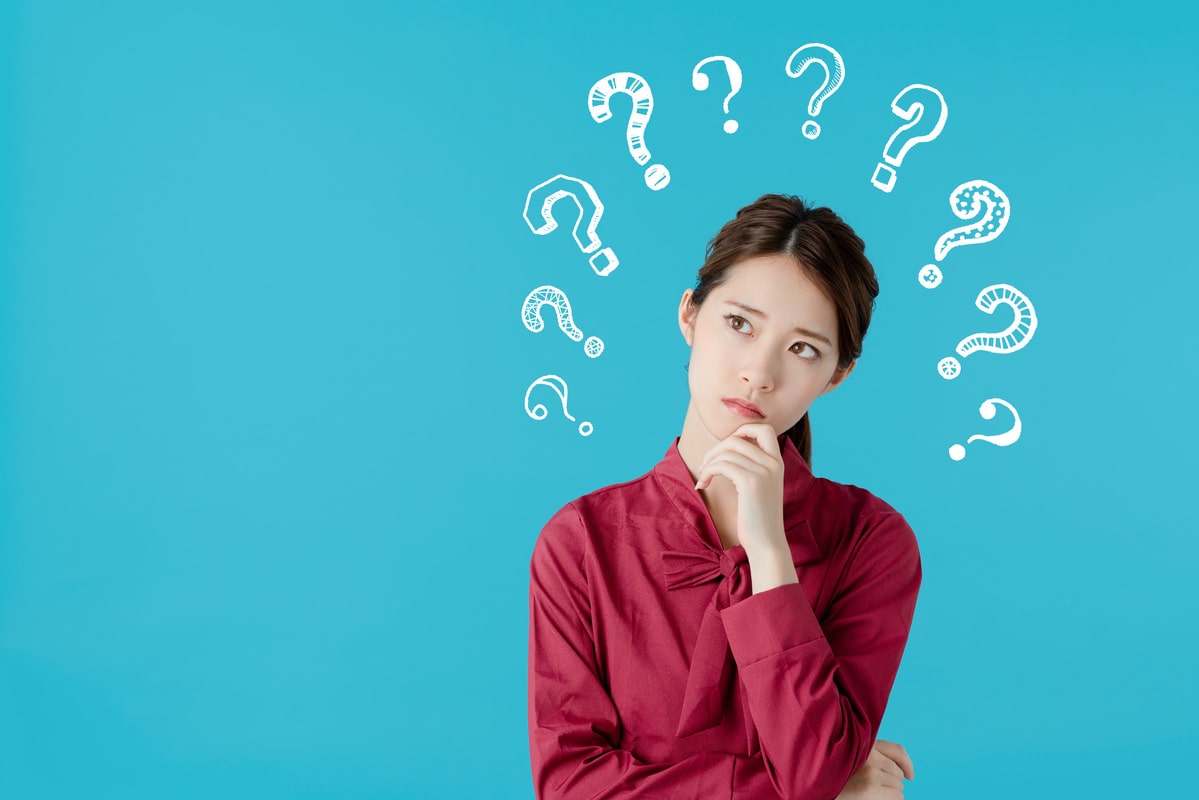 NISAのロールオーバーについて悩む女性